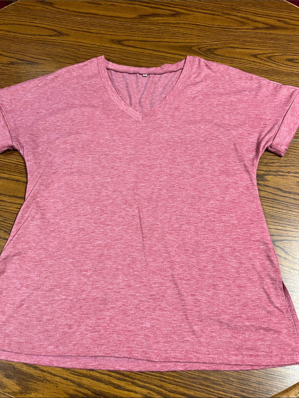 Women's V-Neck Short Sleeve Tee in Heather Pink